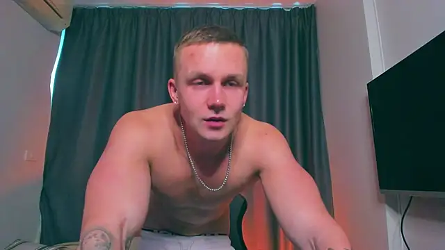 Snapshot of Samuel_Andrew chatting on 03/13/25, 01:43 Samuel Andrew online show from 03/13/25, 01:43