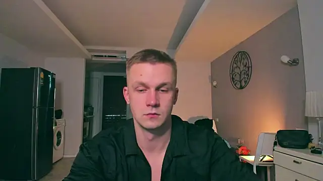 Snapshot of Samuel_Andrew chatting on 10/15/25, 04:45 Samuel Andrew online show from 10/15/25, 04:45