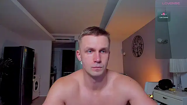 Snapshot of Samuel_Andrew chatting on 12/15/25, 03:44 Samuel Andrew online show from 12/15/25, 03:44