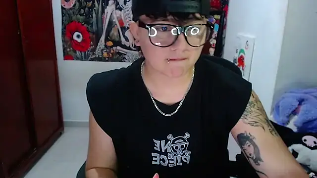 Snapshot of isabeautyx19 chatting on 04/28/26, 02:10 isabeautyx19 online show from 04/28/26, 02:10