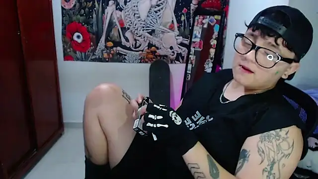 Snapshot of isabeautyx19 chatting on 04/28/26, 02:27 isabeautyx19 online show from 04/28/26, 02:27