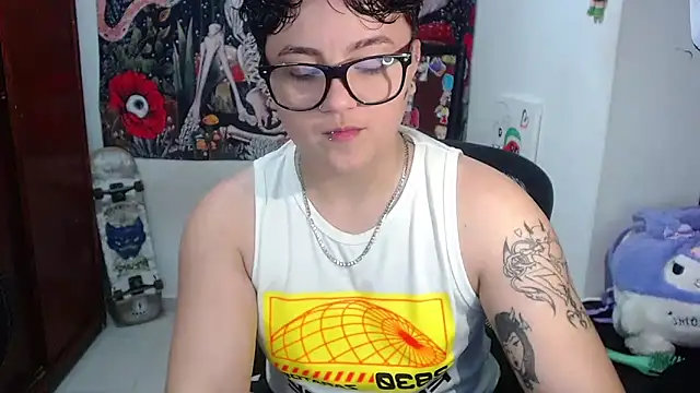 Snapshot of isabeautyx19 chatting on 05/01/26, 12:48 isabeautyx19 online show from 05/01/26, 12:48