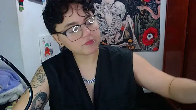 Snapshot of isabeautyx19 chatting on 05/15/26, 12:06 isabeautyx19 online show from 05/15/26, 12:06