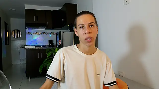 Snapshot of grey___27 chatting on 02/20/25, 10:48 grey 27 online show from 02/20/25, 10:48