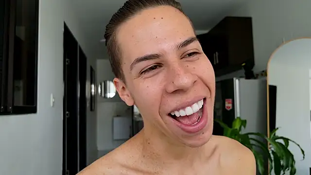 Snapshot of grey___27 chatting on 02/20/25, 04:57 grey 27 online show from 02/20/25, 04:57