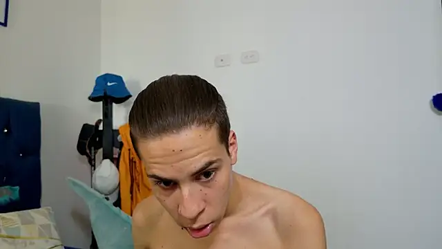 Snapshot of grey___27 chatting on 02/24/25, 11:10 grey 27 online show from 02/24/25, 11:10