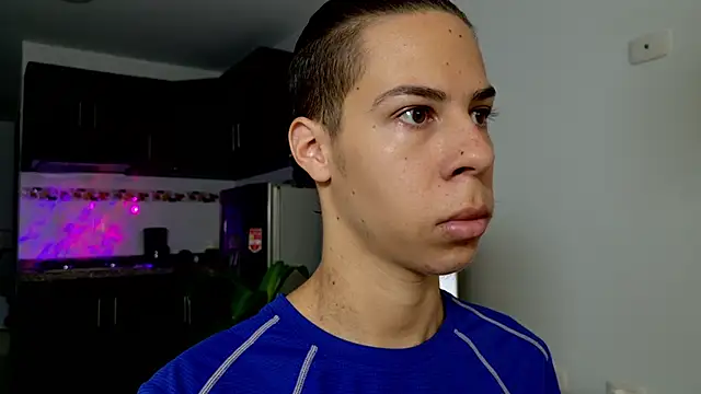 Snapshot of grey___27 chatting on 02/25/25, 11:30 grey 27 online show from 02/25/25, 11:30