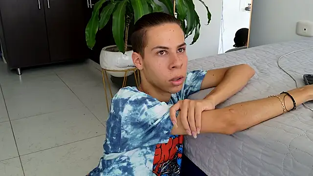 Snapshot of grey___27 chatting on 02/28/25, 07:03 grey 27 online show from 02/28/25, 07:03