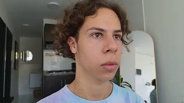 Snapshot of grey___27 chatting on 03/19/25, 02:24 grey 27 online show from 03/19/25, 02:24