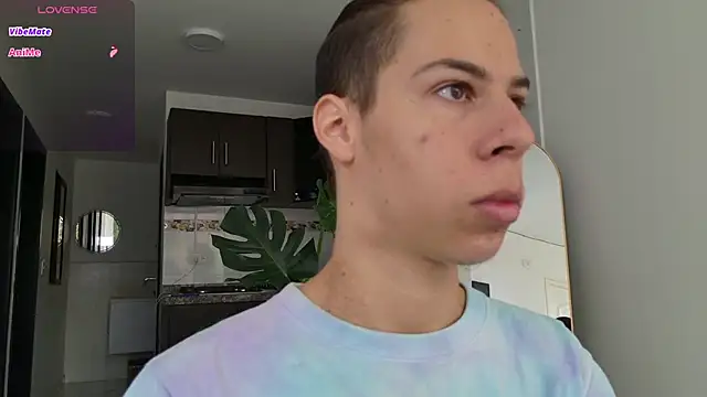 Snapshot of grey___27 chatting on 09/12/25, 12:16 grey 27 online show from 09/12/25, 12:16