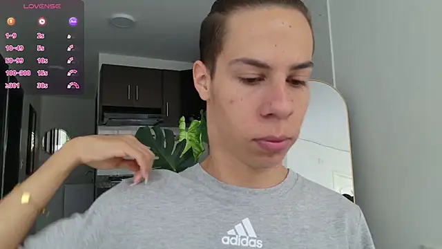 Snapshot of grey___27 chatting on 09/17/25, 12:07 grey 27 online show from 09/17/25, 12:07