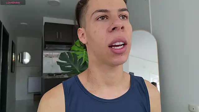 Snapshot of grey___27 chatting on 09/28/25, 02:44 grey 27 online show from 09/28/25, 02:44