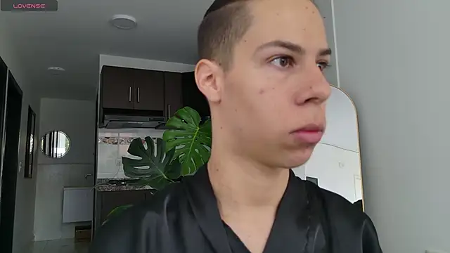 Snapshot of grey___27 chatting on 10/08/25, 12:03 grey 27 online show from 10/08/25, 12:03