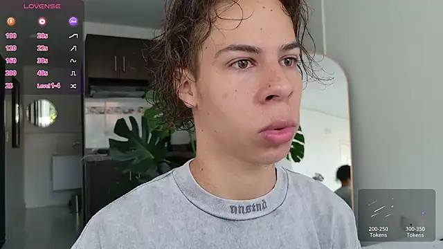 Snapshot of grey___27 chatting on 11/12/25, 12:16 grey 27 online show from 11/12/25, 12:16