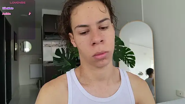 Snapshot of grey___27 chatting on 11/14/25, 12:26 grey 27 online show from 11/14/25, 12:26