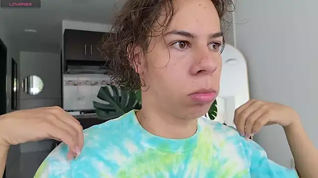 Snapshot of grey___27 chatting on 11/16/25, 12:22 grey 27 online show from 11/16/25, 12:22