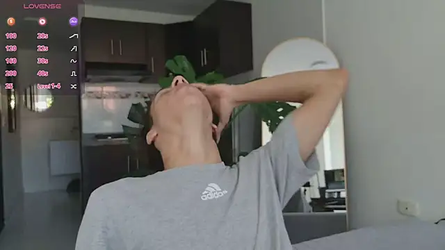 Snapshot of grey___27 chatting on 11/18/25, 12:20 grey 27 online show from 11/18/25, 12:20