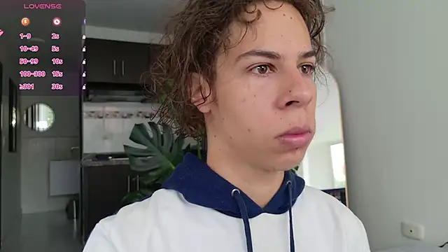 Snapshot of grey___27 chatting on 11/25/25, 12:27 grey 27 online show from 11/25/25, 12:27