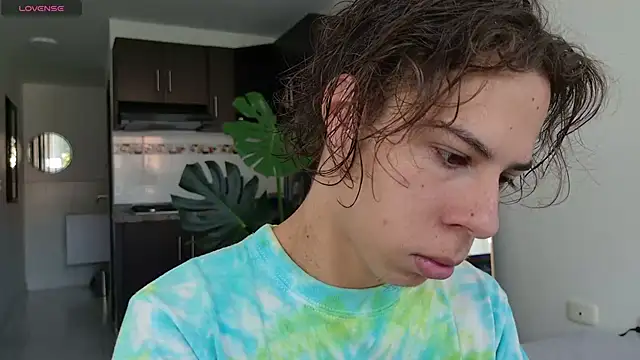 Snapshot of grey___27 chatting on 11/26/25, 12:28 grey 27 online show from 11/26/25, 12:28