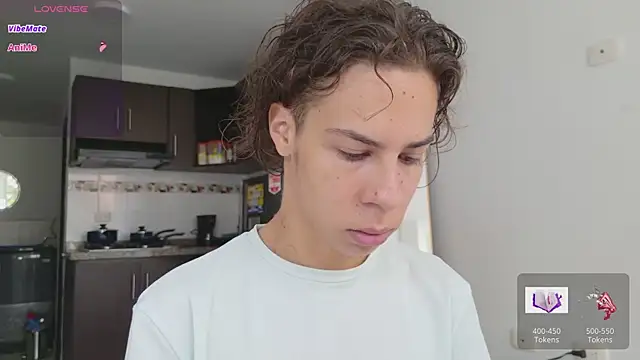 Snapshot of grey___27 chatting on 01/15/26, 12:21 grey 27 online show from 01/15/26, 12:21