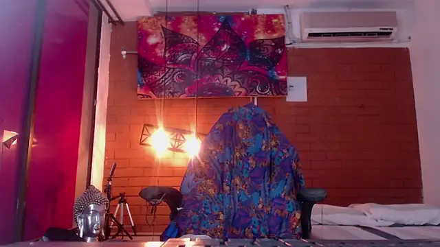 Snapshot of Khatalina_hott chatting on 01/18/25, 05:10 Khatalina hott online show from 01/18/25, 05:10