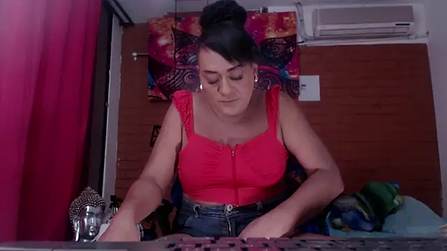 Snapshot of Khatalina_hott chatting on 01/26/25, 08:03 Khatalina hott online show from 01/26/25, 08:03