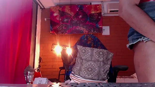 Snapshot of Khatalina_hott chatting on 01/31/25, 05:19 Khatalina hott online show from 01/31/25, 05:19