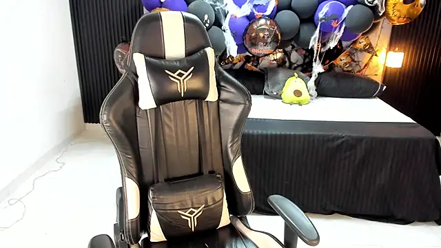 Ivy 16 online show from 10/27/25, 11:58