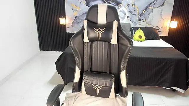 Ivy 16 online show from 11/24/25, 12:05