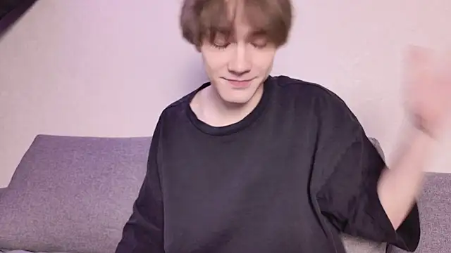 callmenineoneseven online show from 10/18/25, 12:24