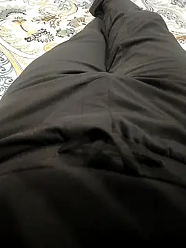 Snapshot of ak007_desire chatting on 11/04/25, 04:17 ak007 desire online show from 11/04/25, 04:17