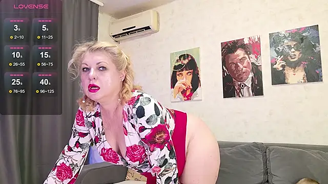 Snapshot of -Yourwoman- chatting on 01/13/26, 04:56 -Yourwoman- online show from 01/13/26, 04:56