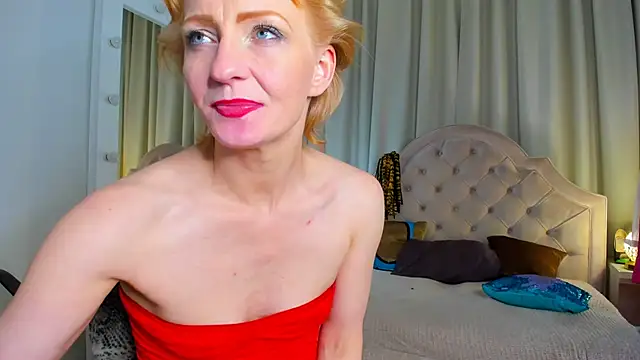 Snapshot of SquirtyAlisa chatting on 02/14/25, 09:10 SquirtyAlisa online show from 02/14/25, 09:10