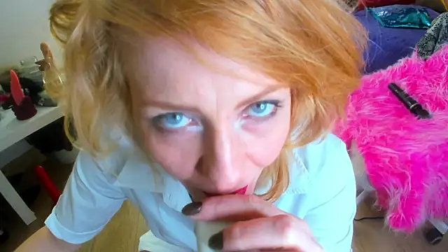 Snapshot of SquirtyAlisa chatting on 10/17/25, 11:29 SquirtyAlisa online show from 10/17/25, 11:29