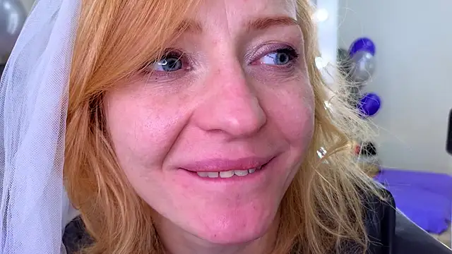 Snapshot of SquirtyAlisa chatting on 10/29/25, 08:10 SquirtyAlisa online show from 10/29/25, 08:10