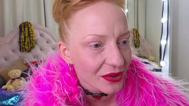 Snapshot of SquirtyAlisa chatting on 11/22/25, 12:31 SquirtyAlisa online show from 11/22/25, 12:31