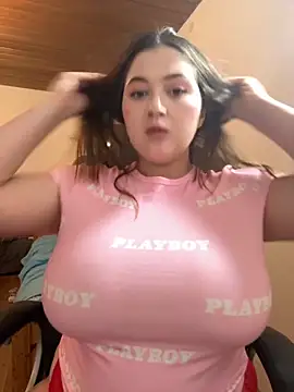 Snapshot of Kamilla_Loop chatting on 11/16/25, 07:19 Kamilla Loop online show from 11/16/25, 07:19