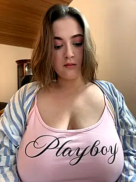 Snapshot of Kamilla_Loop chatting on 11/26/25, 09:05 Kamilla Loop online show from 11/26/25, 09:05