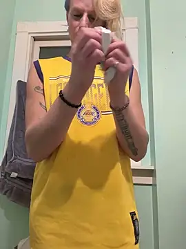 Snapshot of Cutetrans90 chatting on 12/18/25, 07:58 Cutetrans90 online show from 12/18/25, 07:58