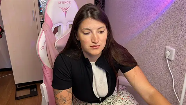 Snapshot of Katrin__kiss chatting on 06/24/26, 04:17 Katrin kiss online show from 06/24/26, 04:17