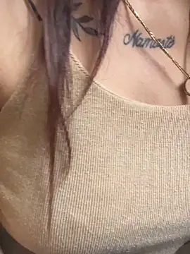 Snapshot of melisabunnny chatting on 11/05/25, 12:05 melisabunnny online show from 11/05/25, 12:05