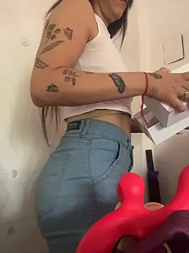 Snapshot of melisabunnny chatting on 11/07/25, 11:43 melisabunnny online show from 11/07/25, 11:43