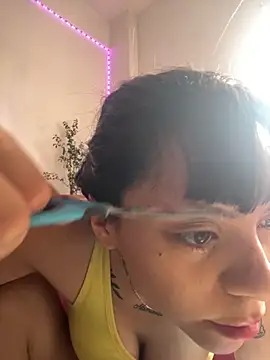 Snapshot of melisabunnny chatting on 11/12/25, 12:05 melisabunnny online show from 11/12/25, 12:05