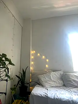 Snapshot of melisabunnny chatting on 12/04/25, 12:14 melisabunnny online show from 12/04/25, 12:14