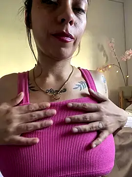 Snapshot of melisabunnny chatting on 12/13/25, 07:53 melisabunnny online show from 12/13/25, 07:53