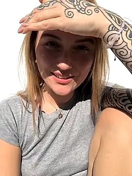 Goldloeckchen159 online show from 11/15/25, 12:56