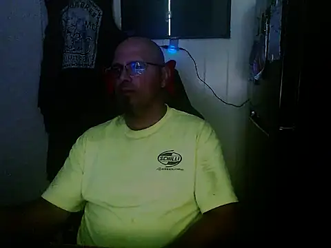 Snapshot of KrazyLegz chatting on 09/10/25, 12:43 KrazyLegz online show from 09/10/25, 12:43