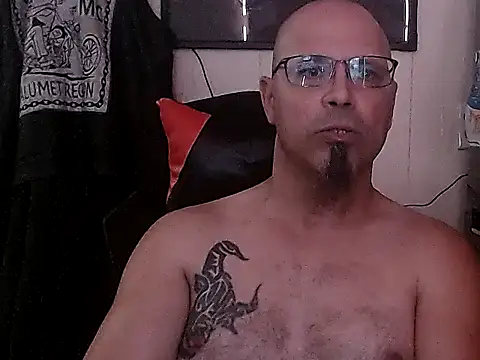 Snapshot of KrazyLegz chatting on 09/14/25, 05:56 KrazyLegz online show from 09/14/25, 05:56