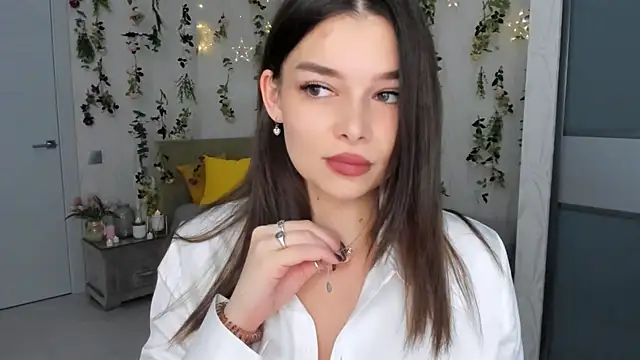 Snapshot of ContinentOfTranquility chatting on 11/06/25, 01:06 ContinentOfTranquility online show from 11/06/25, 01:06