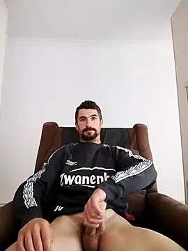 Snapshot of LOREDAN1 chatting on 11/13/25, 08:24 LOREDAN1 online show from 11/13/25, 08:24